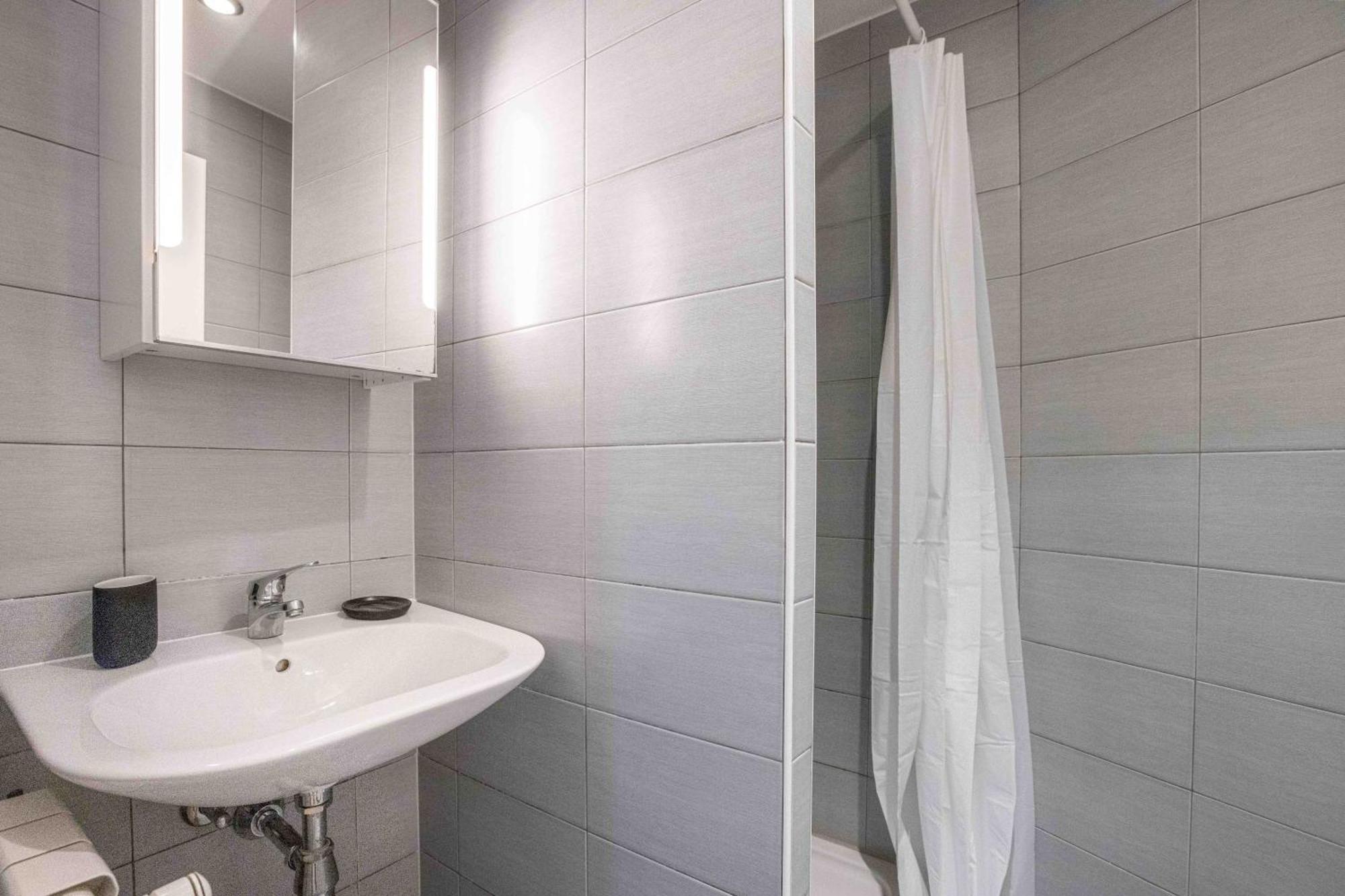 Apartment Saint Laurent 33-35 By Homenhancement