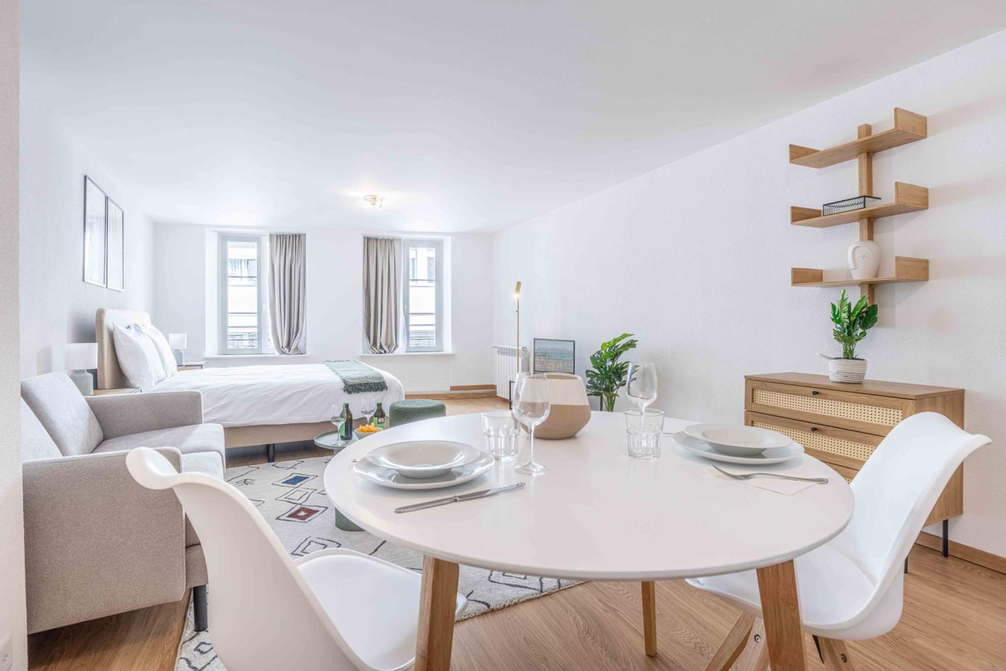 Appartement Saint Laurent 33-35 By Homenhancement