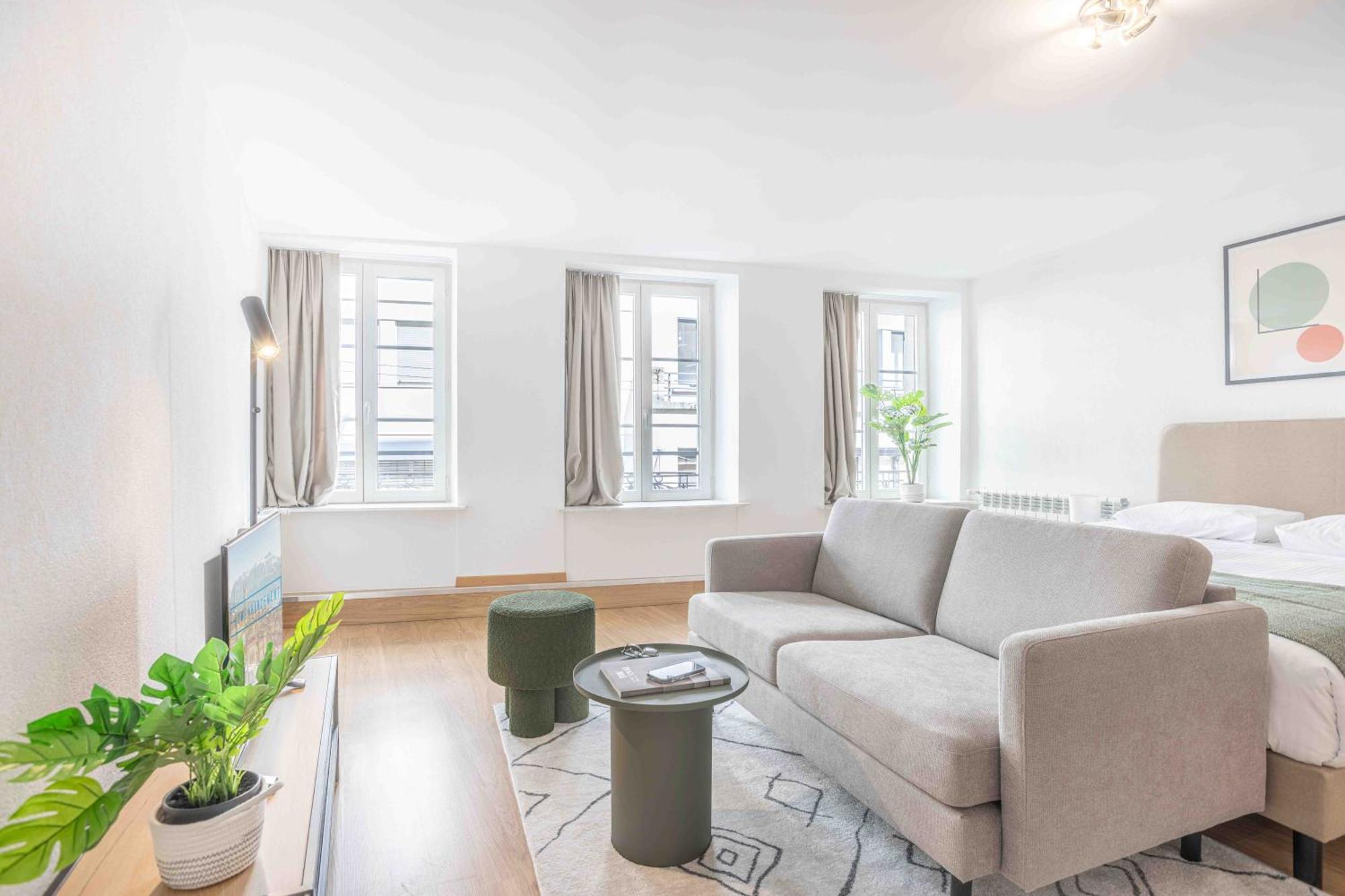 Apartment Saint Laurent 33-35 By Homenhancement *